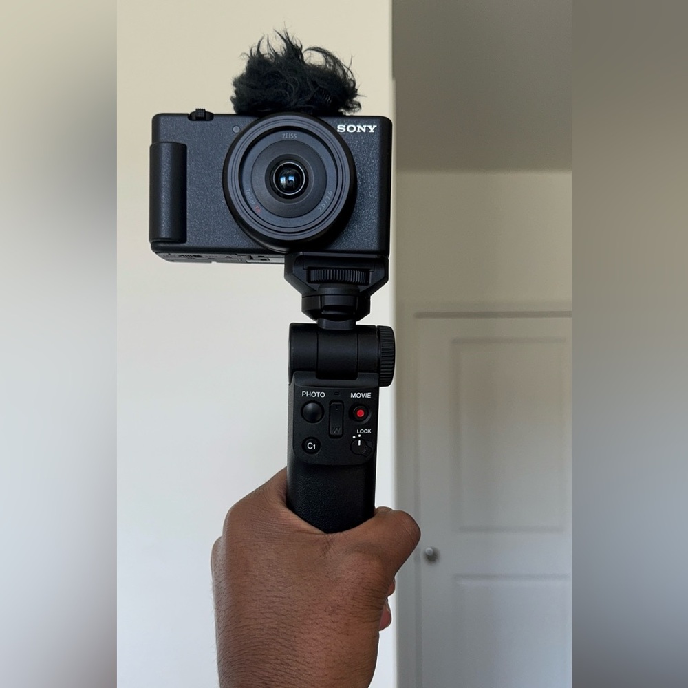 Sony - ZV-1F Vlog Camera for Content Creators and Vloggers - Black